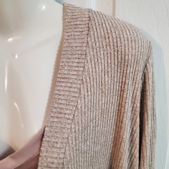 Beige cardigan - Picture 2 of 7